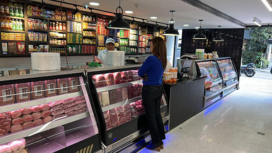 raza-carnes-local-rosales-1
